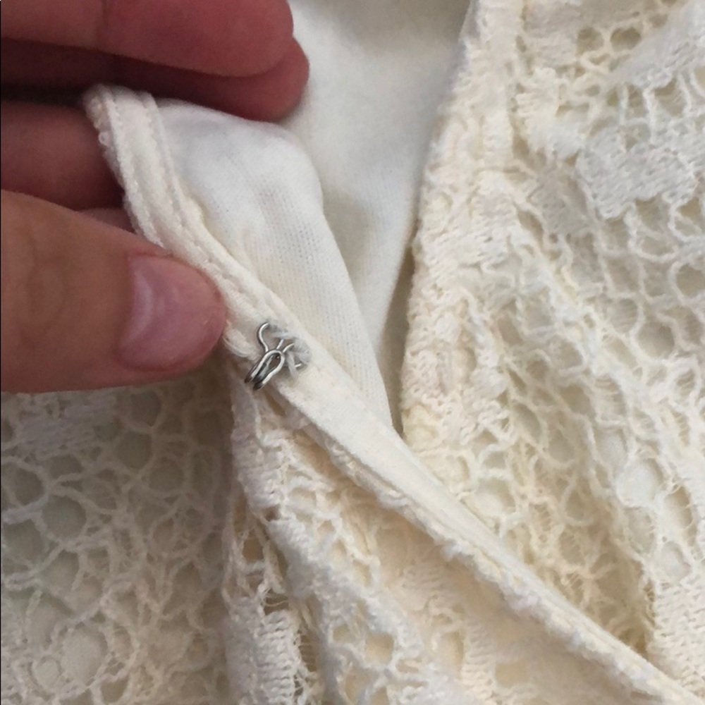 Lace romper - Picture 3 of 3
